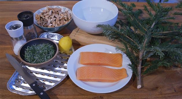 Geräucherter Lachs mit Tannennadeln