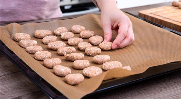 Hundesnacks - Auf Backblech legen