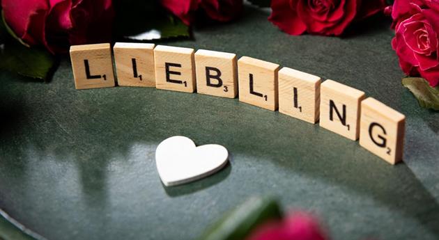 Valentinstag - Blockbuchstaben mit Rosen