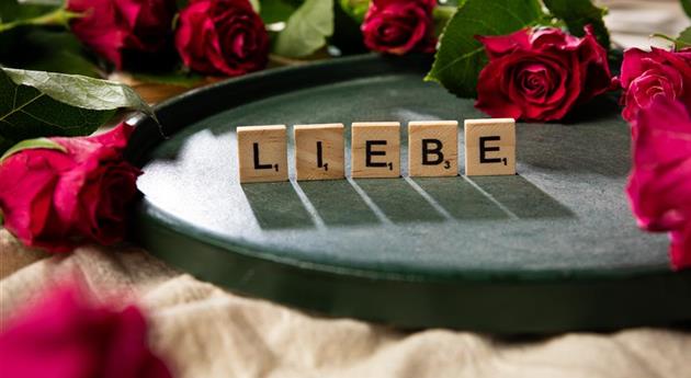 Valentinstag - Blockbuchstaben mit Rosen