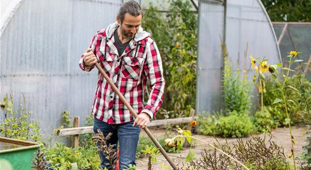 Gartenarbeit im Herbst