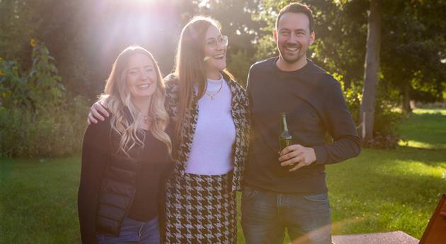 Grillen im Garten - Freunde