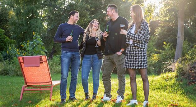 Grillen im Garten - Freunde