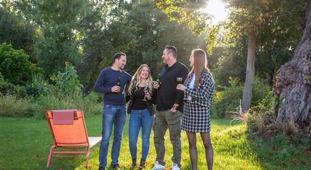 Grillen im Garten - Freunde